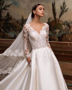 pronovias_98123359_1941761342627183_5374990233936401385_n.jpg