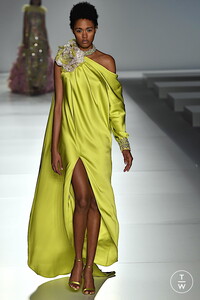 ralph-and-russo-css20-0008-2a5130.thumb.jpg.83080e7036092f1ee282293a47f760f8.jpg