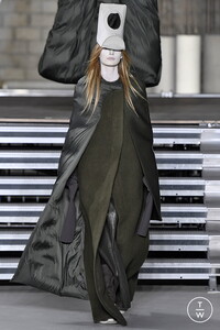 rick-owens-aw17-0029-3560c0.thumb.jpg.0c91bab38d037206e260f59d3668cd4c.jpg