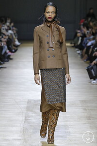 rochas-aw18-0015-2b9d40.thumb.jpg.4452c3fe37671f5f5305c1cf1a4adff1.jpg