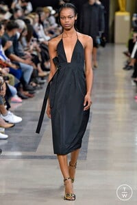 rochas-ss19-0026-624877.thumb.jpg.d081961ecd2915107c5eca9d519f5711.jpg