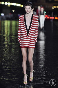 saint-laurent-ss19-0056-fa04ed.thumb.jpg.56f6841d1c45911c7502c8917b136d47.jpg