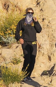 sofia-richie-in-black-hoodie-and-matching-mada-honeys-sweatpants-hiking-in-malibu-05-14-2020-10.jpg