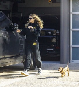 sofia-richie-in-black-hoodie-and-matching-mada-honeys-sweatpants-hiking-in-malibu-05-14-2020-2.jpg