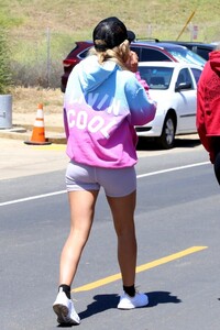 sofia-richie-out-in-malibu-05-20-2020-15.jpg