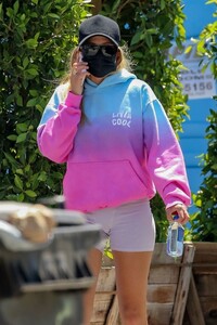 sofia-richie-out-in-malibu-05-20-2020-3.jpg