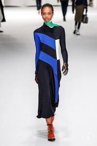 sportmax-aw18-0015-c37810.thumb.jpg.c4d03c198666fd42abd79cff70e8f4f8.jpg