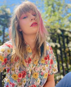 taylorswift_97966432_163179065228220_3370500923184939712_n.jpg