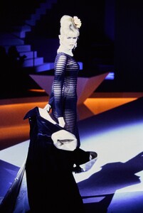 thierry-mugler-fw-1995-7-1.jpg