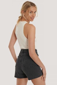 trendyol_mom_denim_shorts_1494-003250-2142_02k.jpg