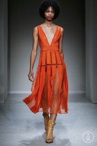 trussardi-ss18-0030-426690.thumb.jpg.7bfbc6e12b861bd2f1240acb5dbcfa69.jpg