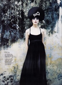 uk_elle_june_1994_20.thumb.jpg.ee16ecc3a34eaec8dd6170a697cf3e70.jpg