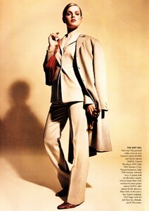 us_vogue_aug_1999_54.thumb.jpg.12d1367f28af1a9e8a823e7a9b76057e.jpg