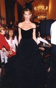 valentino-fw-1995.jpg