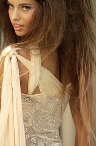 versace-couture-fall-2003-details-00120h-adriana-lima.thumb.jpg.ed3dbb798eecd76cb2fa808b176a2ea9.jpg