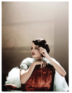 vogue-germany-02-2014_katlin-aas_(2).thumb.jpg.3dd5d81509d229810690d3c617cdbabd.jpg