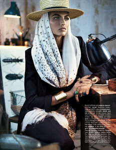 vogue-germany-5-2013_karlina-caune_(12).thumb.jpg.5e8a77a561ea9046ce1b1fe863d4119c.jpg