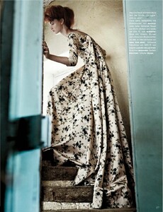 vogue-germany-october-2013_codie-young_(5).thumb.jpg.19b8e8a32fe206036640662bd106e6e4.jpg