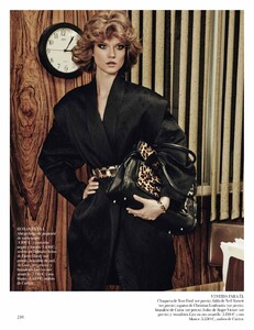 vogue-spain-october-2013_kasia-stuss_(13).thumb.jpg.f665b795bbfb877146aa9c627c748fcd.jpg