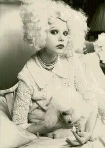 von_Unwerth_Vogue_Italia_May_2004_02.thumb.png.0e19ca48aa52d8e8aaf3b3e200966b6d.png