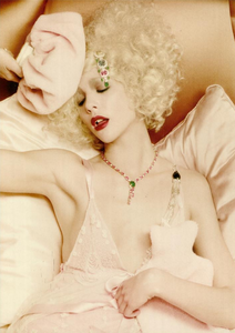 von_Unwerth_Vogue_Italia_May_2004_06.thumb.png.eee147322d3610912cc4daf30e87d358.png