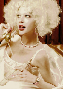 von_Unwerth_Vogue_Italia_May_2004_09.thumb.png.c68983c9e35b0695a173b6343c520206.png