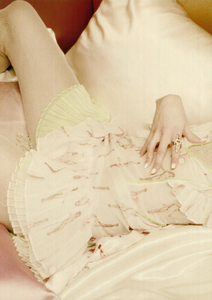 von_Unwerth_Vogue_Italia_May_2004_12.thumb.png.a1063168604b6d11a5fc432e75e0fc57.png