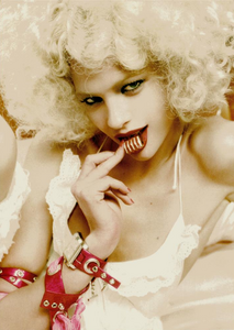 von_Unwerth_Vogue_Italia_May_2004_15.thumb.png.8eb916bb9c936e545704047d231536b0.png