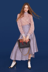 00002-fendi-london-vogue-resort-2019-pr.thumb.jpg.e73f3f354802e512d1b9a206570cf957.jpg