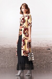00003-Paco-Rabanne-Pre-Fall-19-credit-Theo-Sion.thumb.jpg.d05deb78fee6f98b207cb8e6a430f08e.jpg