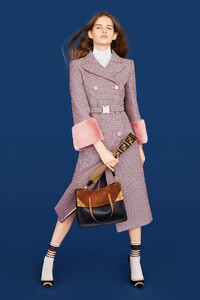 00003-fendi-london-vogue-resort-2019-pr.thumb.jpg.f1ce9ca121bc656a71c18ae2807c4ad1.jpg
