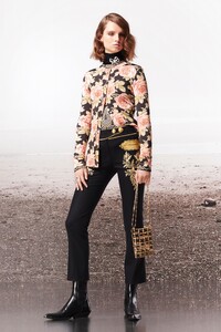 00006-Paco-Rabanne-Pre-Fall-19-credit-Theo-Sion.thumb.jpg.9015715ea204a754bcad68e5423f0a2f.jpg