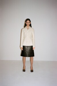 00006-bottega-veneta-milan-pre-fall-19-credit-bottega-veneta.thumb.jpg.bb3ccc594f1ca98b10fe492b82cc9c91.jpg