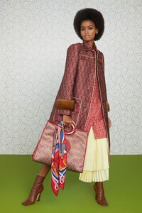 00008-fendi-milan-pre-fall-19.thumb.jpg.740451e37b74634d3cd614e748087cd8.jpg