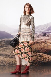 00010-Paco-Rabanne-Pre-Fall-19-credit-Theo-Sion.thumb.jpg.0f3df4ad7072c52873d26718bada4d95.jpg