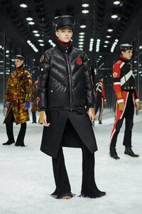 00012-MONCLER-1952-WOMENS-2019-READY-TO-WEAR.thumb.jpg.214c0886aa0b33ce36ee8f0cfa24399e.jpg