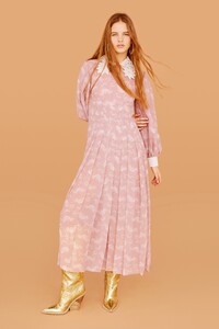 00013-fendi-london-vogue-resort-2019-pr.thumb.jpg.10714cabfae2a383c8d1aa0b7cba929a.jpg