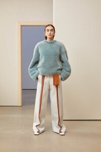 00013-jil-sander-milan-pre-fall-19.thumb.jpg.32a1be3da75d9166b3819bbe6d3ecae5.jpg