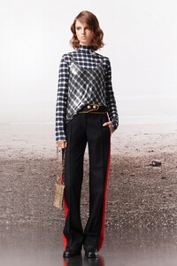 00017-Paco-Rabanne-Pre-Fall-19-credit-Theo-Sion.thumb.jpg.04c72f61f981ff75d9b9cc0958affc18.jpg