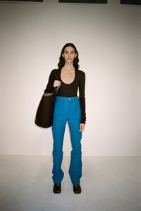 00020-bottega-veneta-milan-pre-fall-19-credit-bottega-veneta.thumb.jpg.a732cd6a2b07e66038eea38786b4801f.jpg