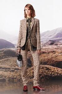 00021-Paco-Rabanne-Pre-Fall-19-credit-Theo-Sion.thumb.jpg.db10a945a9575ec6aa365538d22965c6.jpg