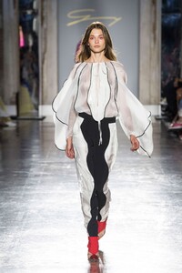 00023-genny-spring-2019-ready-to-wear.thumb.jpg.1a097be9f6af9ae7df0846459c4aa617.jpg