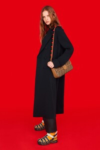 00024-fendi-london-vogue-resort-2019-pr.thumb.jpg.a5f74661b418338402736945646f4665.jpg