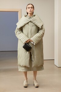 00028-jil-sander-milan-pre-fall-19.thumb.jpg.71cd50b3bb0e370215750a583e02d31d.jpg