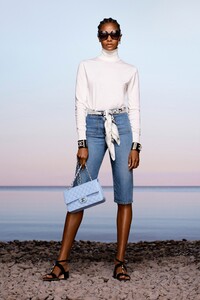 00031-Chanel-Resort-2021.thumb.jpg.e2904ad24450fae77f484ff49a3660fd.jpg