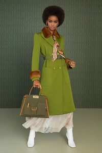 00032-fendi-milan-pre-fall-19.thumb.jpg.817cc653b8ada47fee9486d16b6daff6.jpg