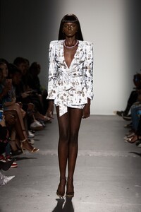 00032-laquan-smith-spring-2019-ready-to-wear.thumb.jpg.2309e119a71aced0cb6505f1bba25c8f.jpg