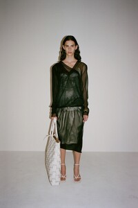 00033-bottega-veneta-milan-pre-fall-19-credit-bottega-veneta.thumb.jpg.e4e600f7b0ece7c37d4c7dfa092834a3.jpg