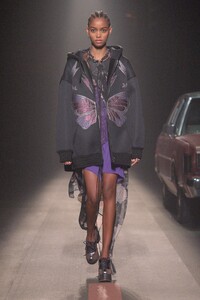 00053coach-shanghai-pre-fall-19-mitchell-sams.thumb.jpg.f38ecd6cb7a7c6683c3dac29ae6172fa.jpg