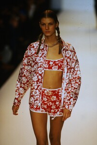 1021764216_anna-sui-spring-1998(1).thumb.jpg.75f031dc6f1d2f698dafd33f6fe5f00d.jpg